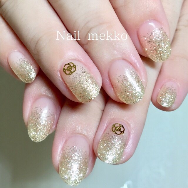 シンプル グラデーション ラメ フラワー ゴールド Nail Mekkoのネイルデザイン No ネイルブック