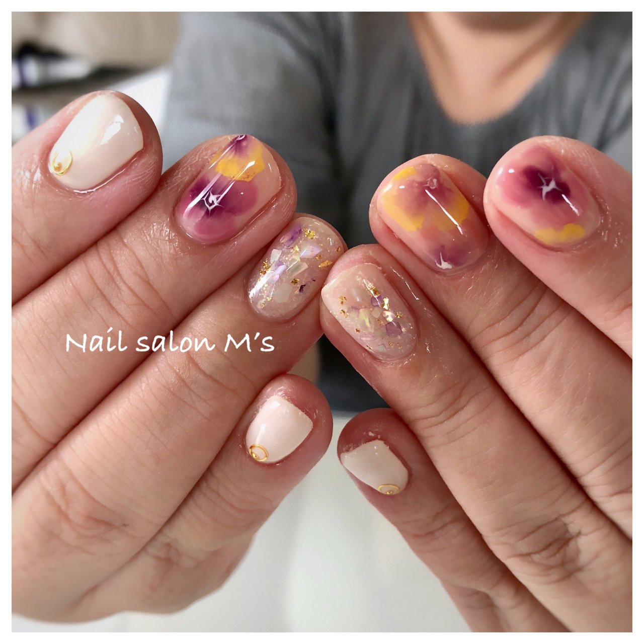 リゾートオフィスハンドフラワーシェル Msmamikoのネイルデザイン