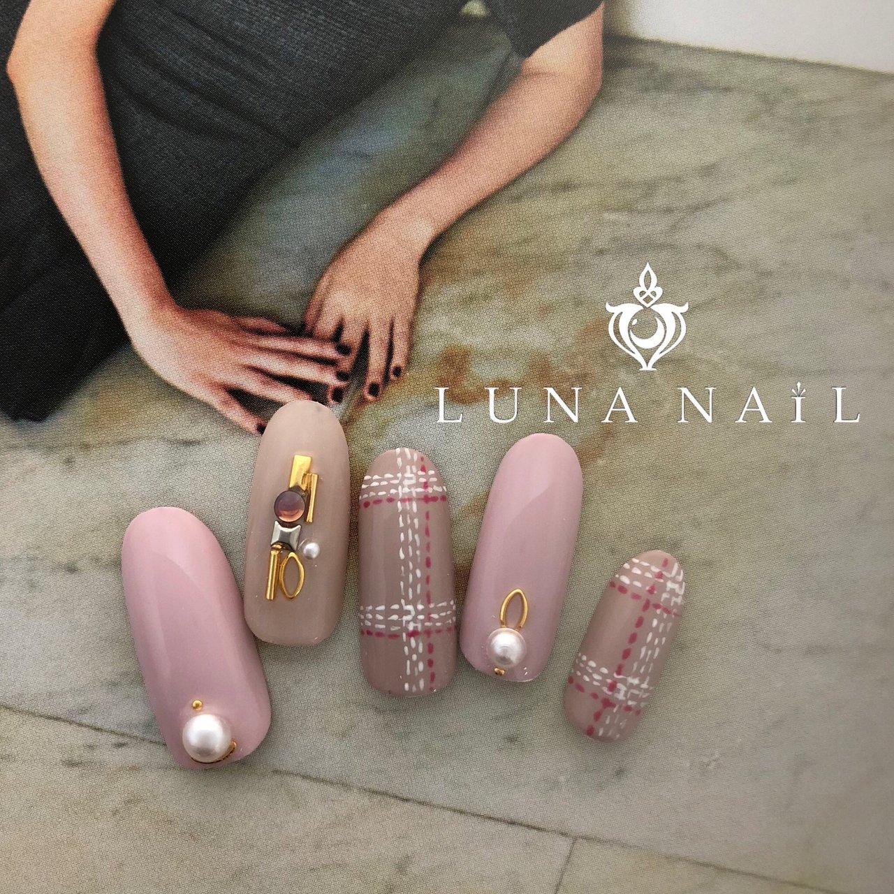 秋 冬 オフィス ハンド チェック Luna Nail のネイルデザイン No ネイルブック