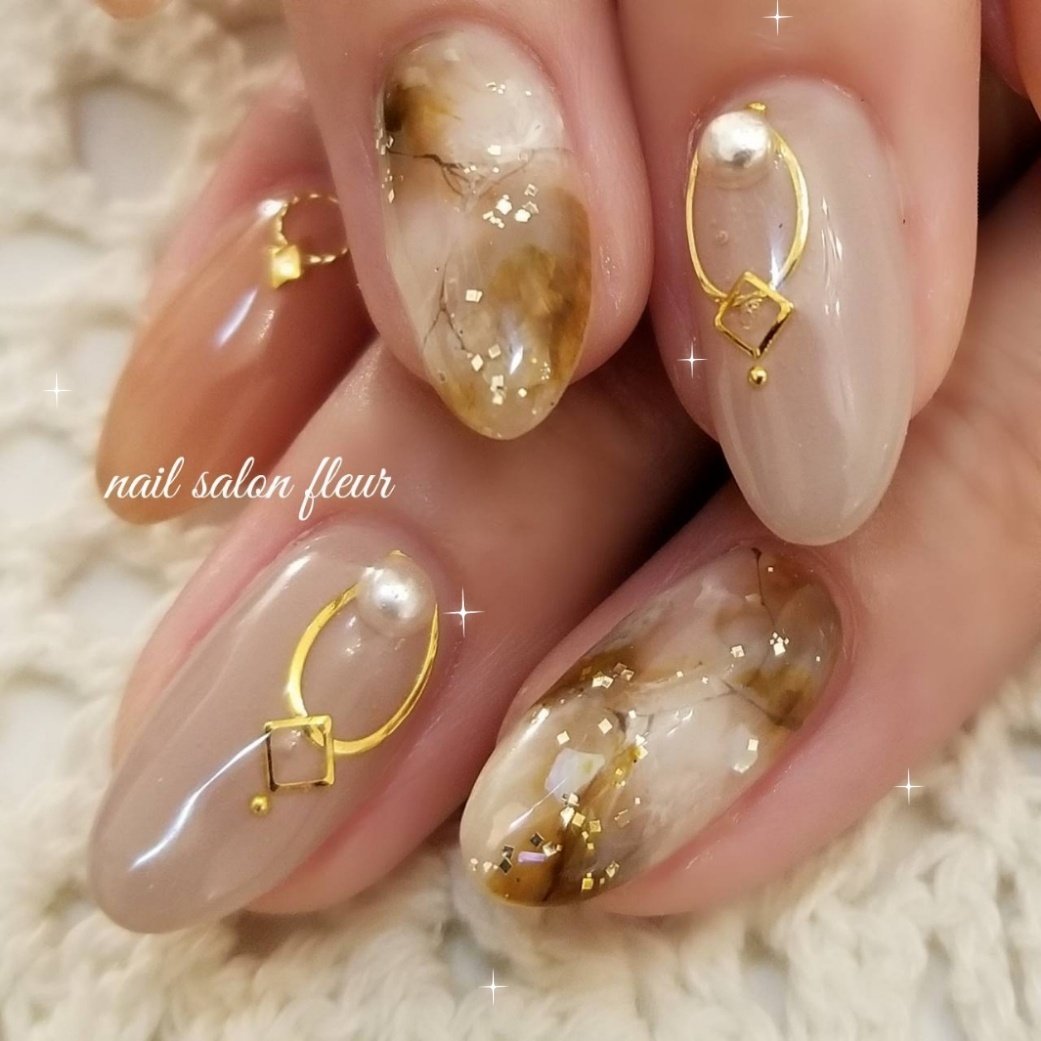 秋 デート ハンド 大理石 ミディアム Nailsalonfleur フルール 御殿場のネイルデザイン No ネイルブック