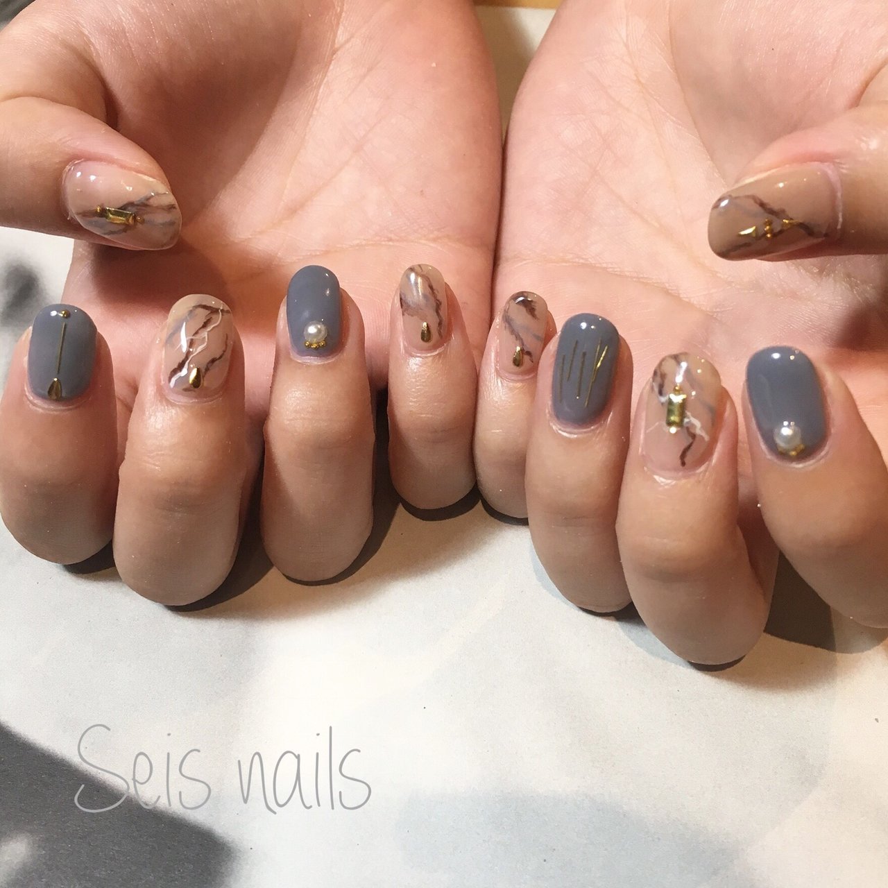 秋 ハンド ショート グレー ジェル Seis Nailsのネイルデザイン No ネイルブック