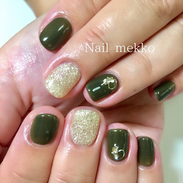 シンプル ラメ ワンカラー ビジュー グリーン Nail Mekkoのネイルデザイン No ネイルブック