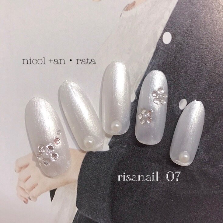 冬 ハンド シンプル ホワイト メタリック Risanail 07のネイルデザイン No ネイルブック