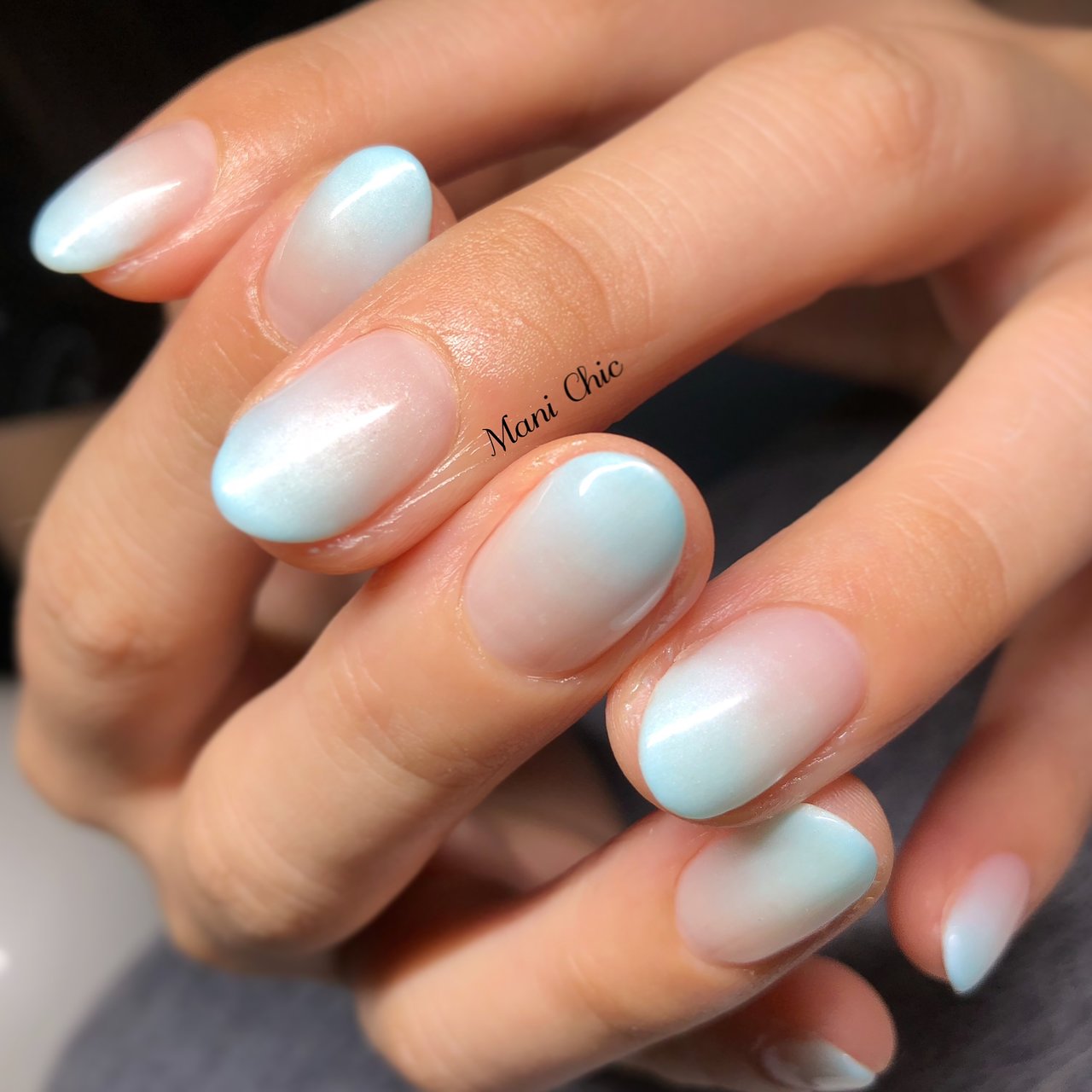 ハンド シンプル グラデーション 水色 ジェル Mani Chicのネイルデザイン No ネイルブック