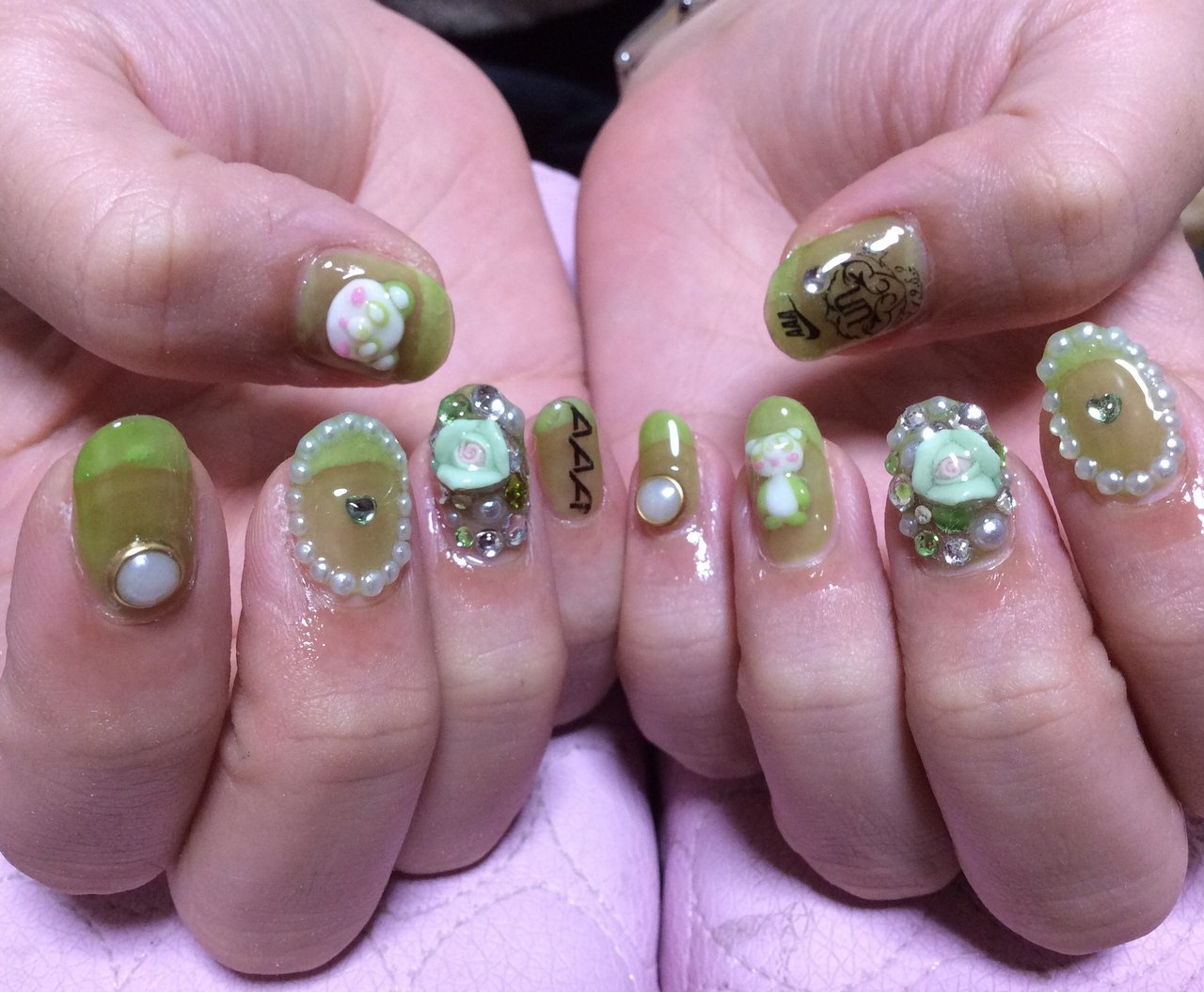 ハンド ビジュー ワンカラー キャラクター シースルー Flowermoon Emiのネイルデザイン No ネイルブック