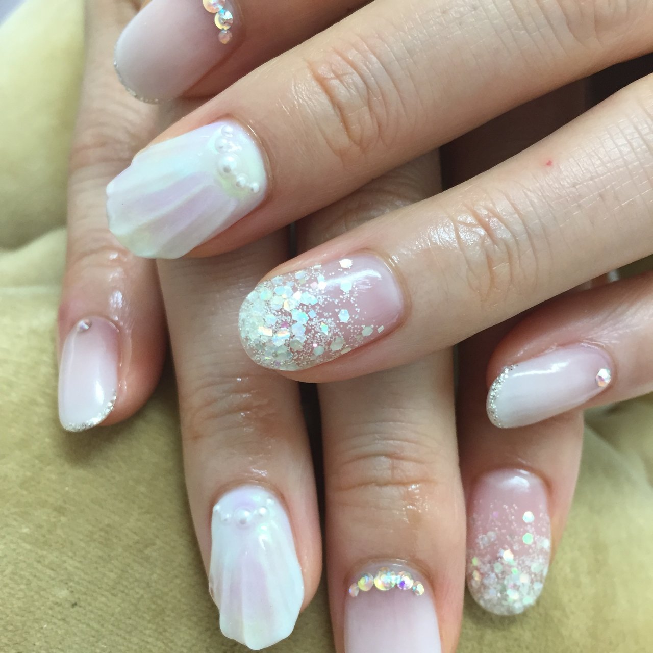 夏 ブライダル ハンド グラデーション ホログラム Ora Nail 旧soh Nail のネイルデザイン No 3513336 ネイルブック