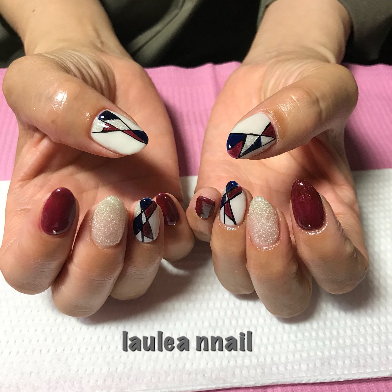 秋 ハンド ホワイト ネイビー ボルドー Laule A Nnailのネイルデザイン No ネイルブック