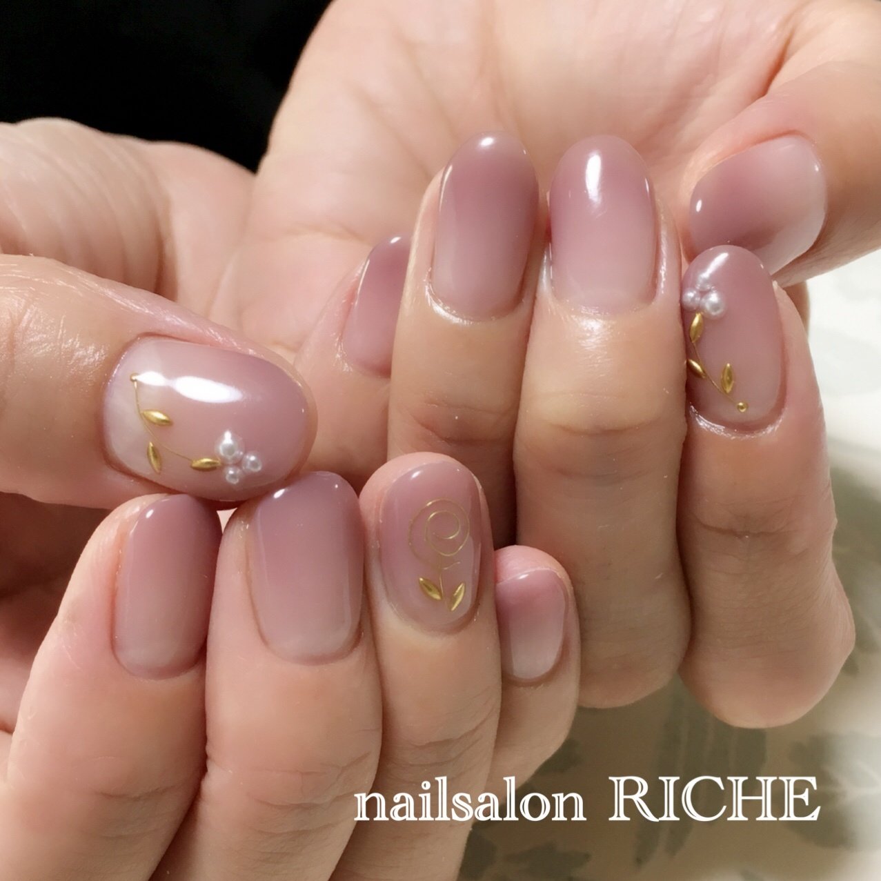 秋 デート ハンド シンプル グラデーション Nailsalon Richeのネイルデザイン No ネイルブック