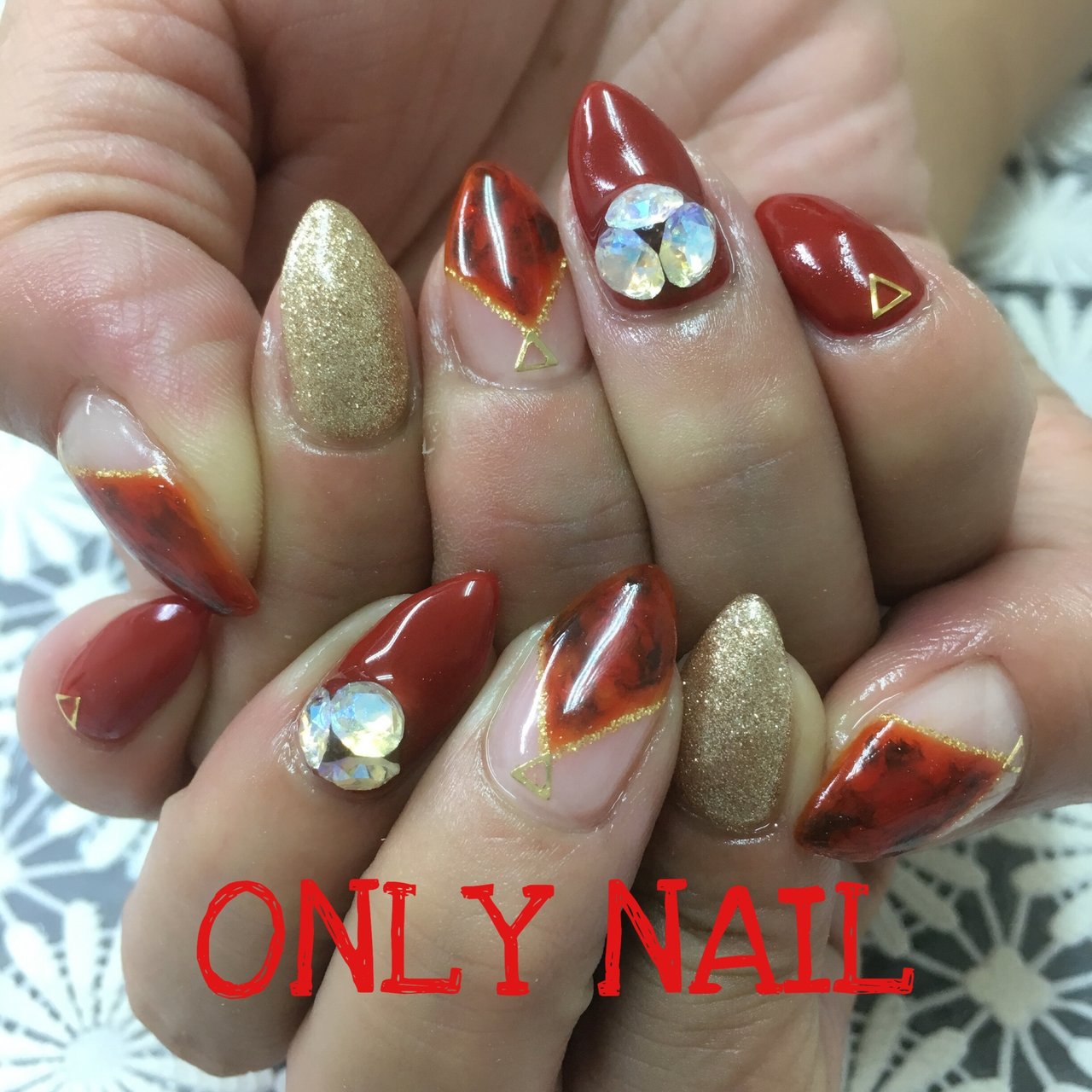 秋 冬 ハンド 変形フレンチ ラメ Only Nail 西船橋南口徒歩6分 のネイルデザイン No ネイルブック