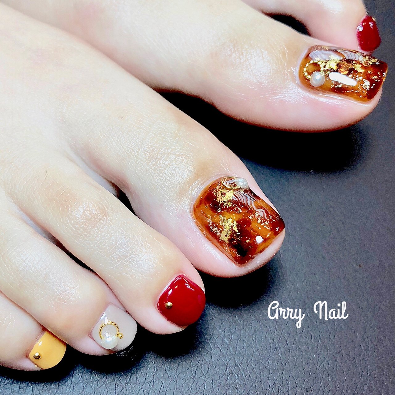 秋 冬 フット ワンカラー べっ甲 Arry Nail アリーネイルのネイルデザイン No ネイルブック