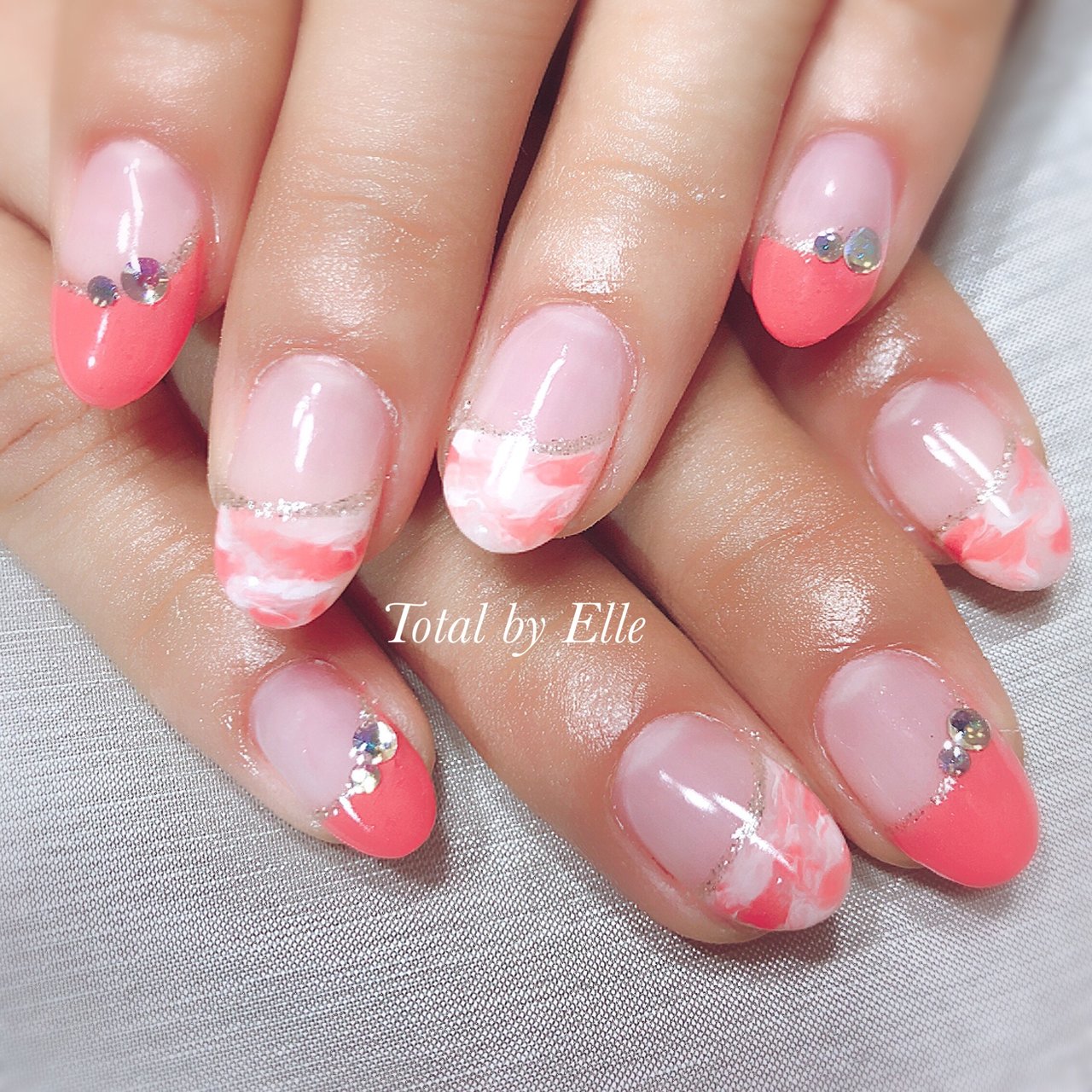 夏 オールシーズン ハンド 変形フレンチ タイダイ Total By Elle 吉田 美穂のネイルデザイン No ネイルブック