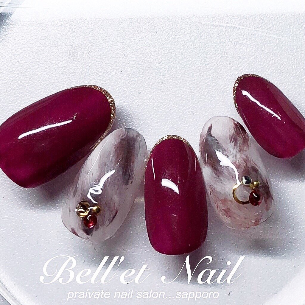 秋 ワンカラー 大理石 ニュアンス ボルドー Bell Et Nail ネイリストayacoのネイルデザイン No ネイルブック