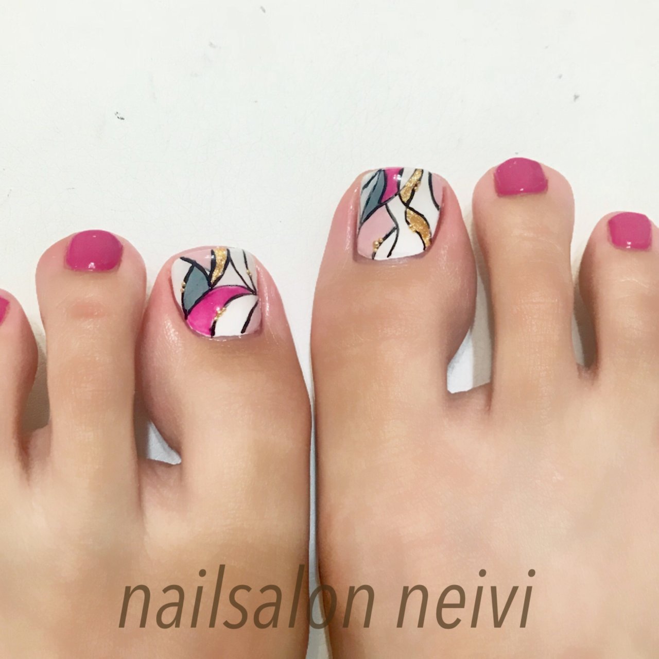 秋 オールシーズン フット ホワイト ピンク Nailsalon Neiviのネイルデザイン No ネイルブック