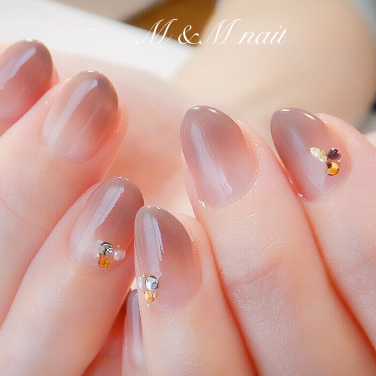 秋 冬 オフィス ハンド グラデーション 桜坂ネイルサロンmのネイルデザイン No ネイルブック