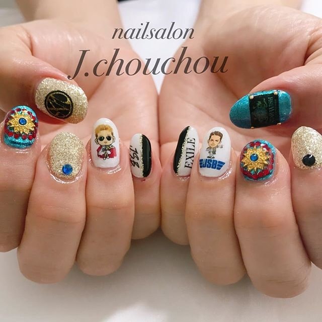 オールシーズン ライブ ハンド ラメ ビジュー J Chou Chou Nailのネイルデザイン No ネイルブック