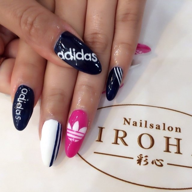 ホワイト ピンク ネイビー Nail Salon Irohaのネイルデザイン No ネイルブック