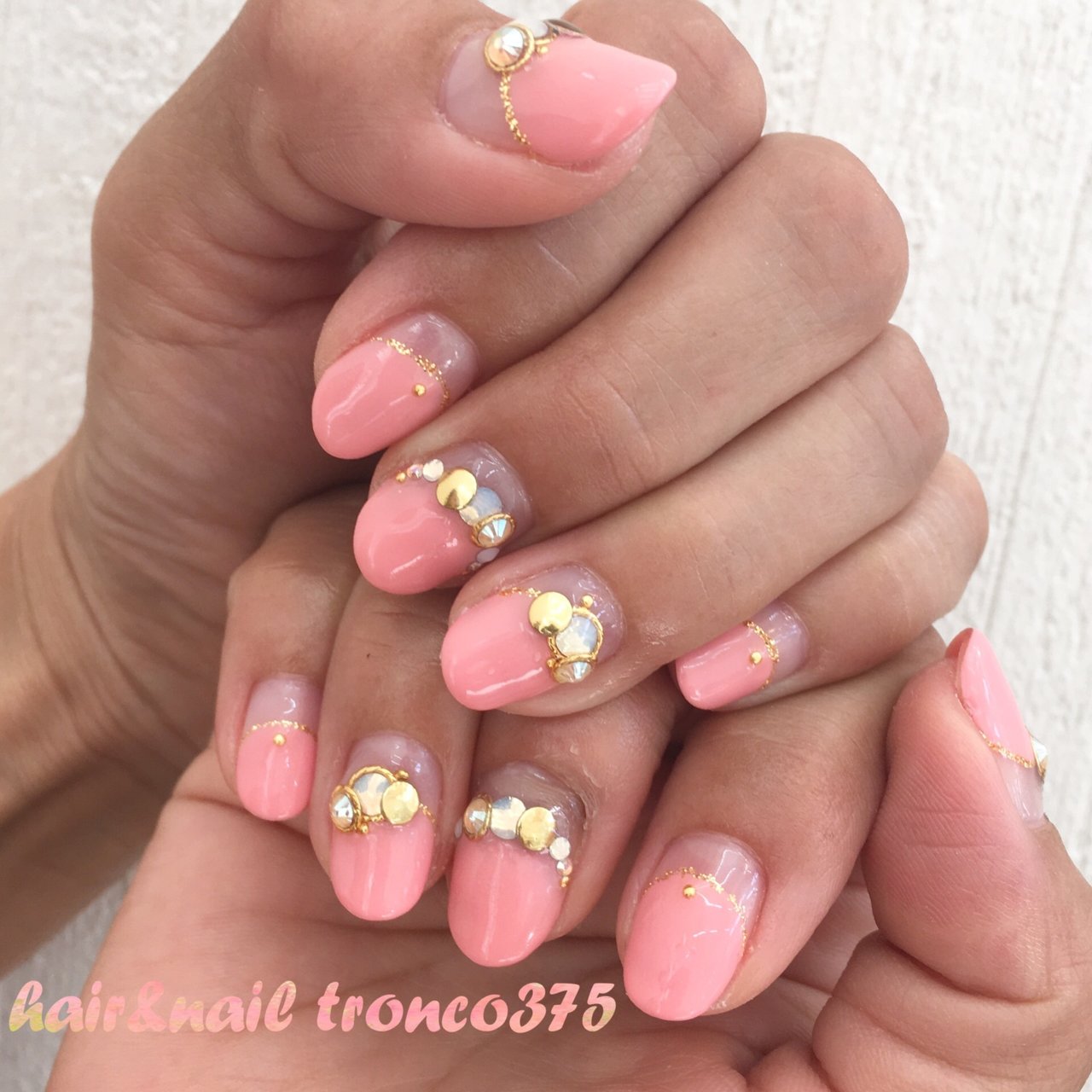 オールシーズン ハンド フレンチ 変形フレンチ ビジュー Hair Nailtronco田島美奈子のネイルデザイン No ネイル ブック