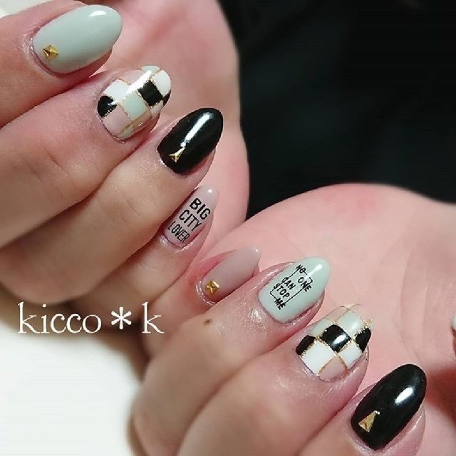 緑ネイルの簡単シンプルデザイン選 18秋冬 グラデーションも