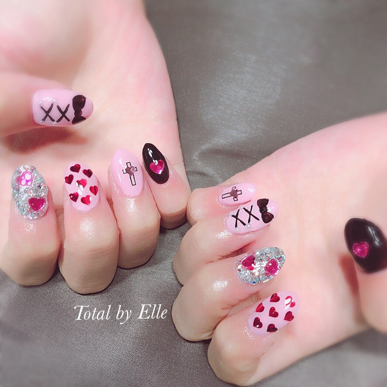 オールシーズン ハンド ビジュー リボン ミディアム Total By Elle 吉田 美穂のネイルデザイン No ネイルブック