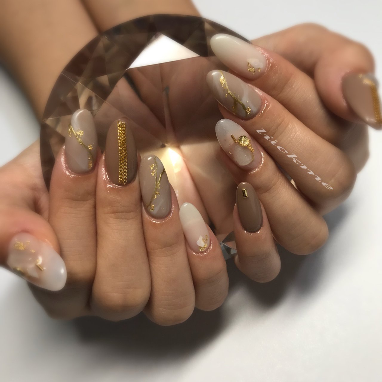 ハンド 大理石 ホワイト ベージュ ブラウン Nail Luckmeのネイルデザイン No ネイルブック