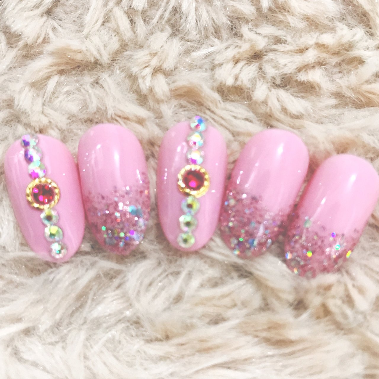 オールシーズン ラメ ワンカラー ビジュー ピンク Y S Nailのネイルデザイン No ネイルブック