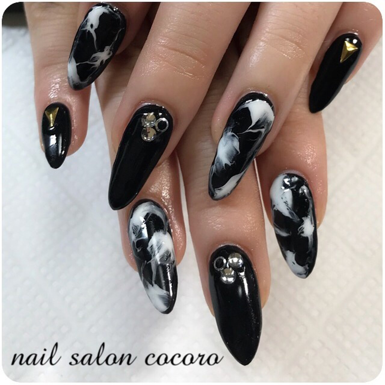 オールシーズン ハンド ビジュー ワンカラー マーブル ネイルサロンココロのネイルデザイン No ネイルブック