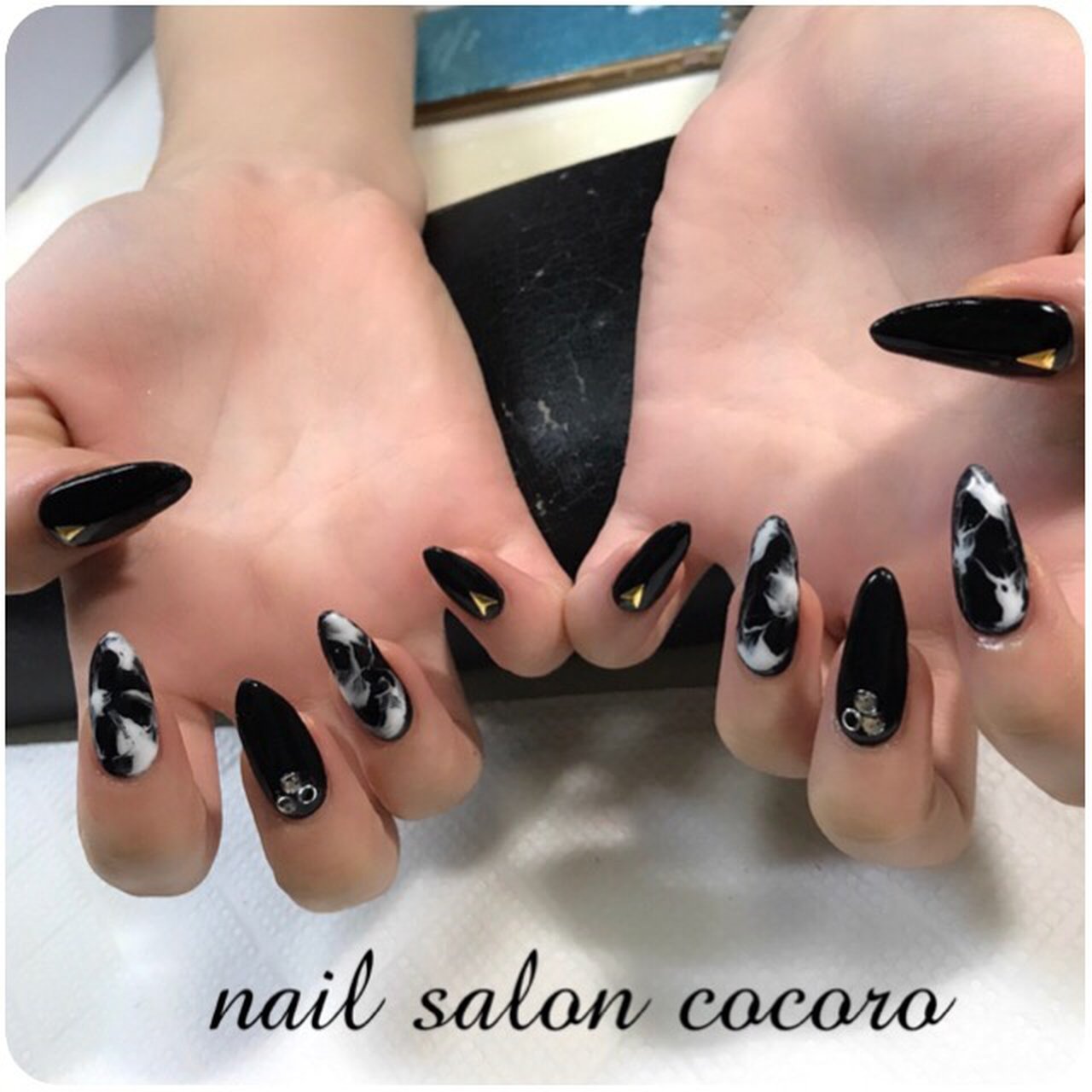 オールシーズン ハンド ビジュー ワンカラー マーブル ネイルサロンココロのネイルデザイン No ネイルブック