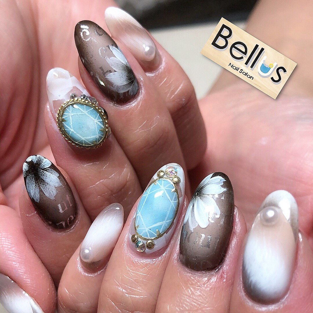 秋 冬 ハンド ビジュー フラワー Bellusnailsalonのネイルデザイン No ネイルブック