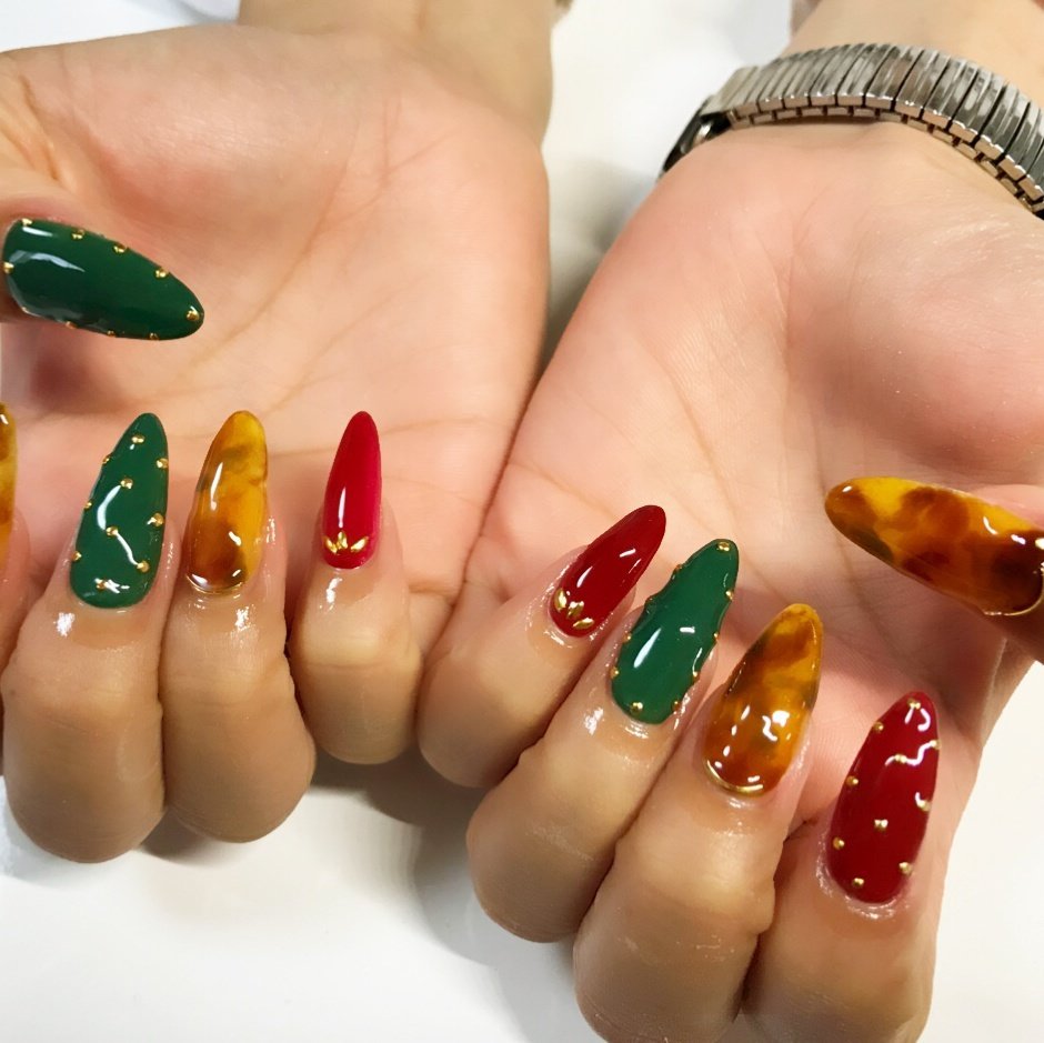 秋 ビジュー ニュアンス べっ甲 グリーン Nail Salon Kapaliliのネイルデザイン No ネイルブック