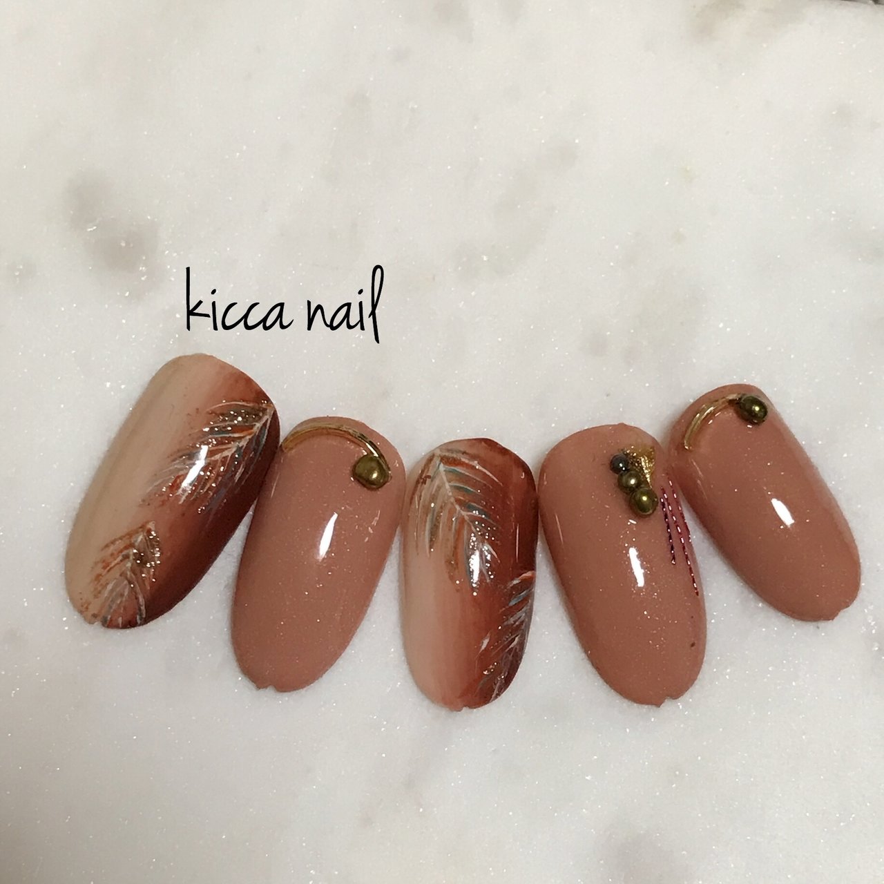 秋 冬 フェザー ベージュ ブラウン Kicca Nailのネイルデザイン No ネイルブック