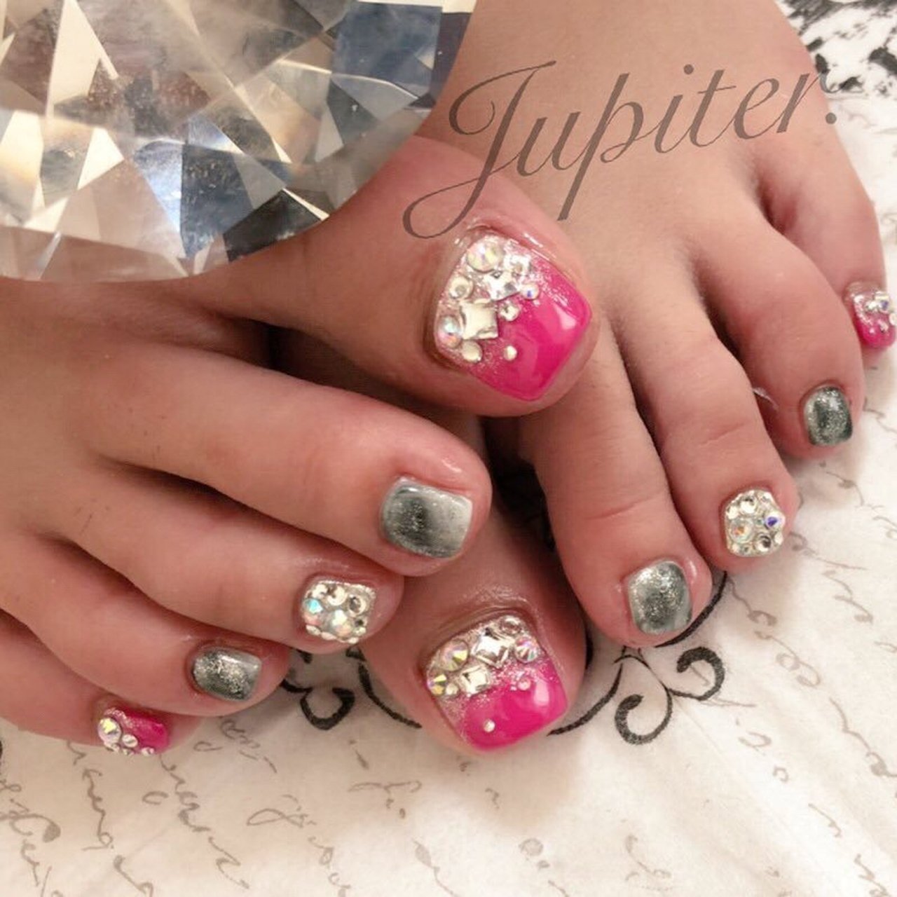 フットネイルチップ 埋め尽くし ビジュー マグネット 薔薇 秋/冬/オールシーズン/女子会/フット - jupiterのネイルデザイン[No