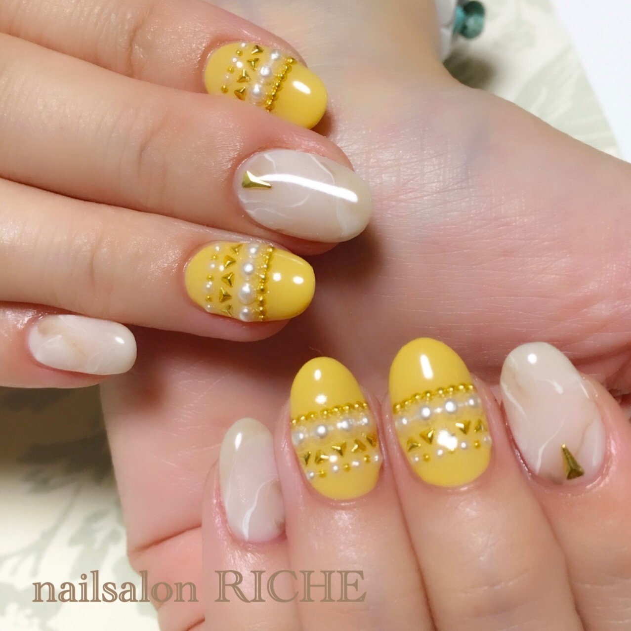 秋 ハンド パール 大理石 ミディアム Nailsalon Richeのネイルデザイン No ネイルブック