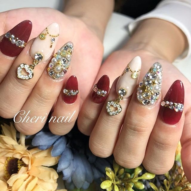 秋 ハンド ビジュー ベージュ ボルドー Cheri Nailのネイルデザイン No ネイルブック