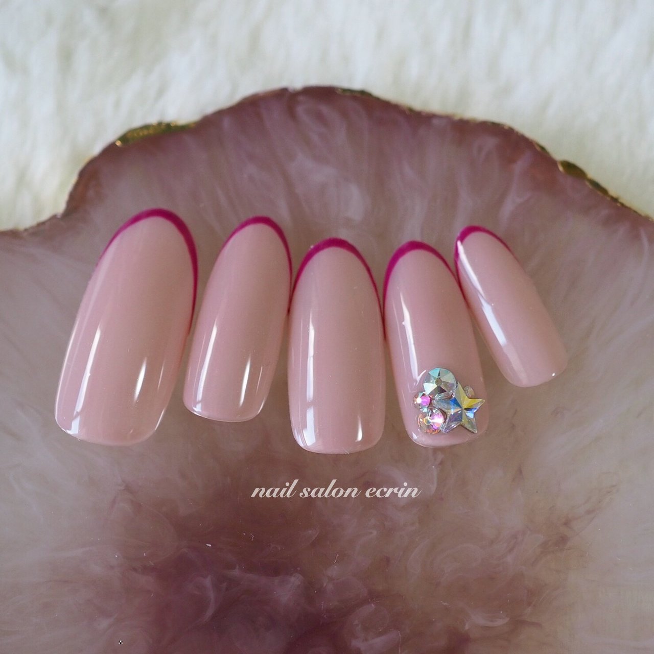 フレンチ ビジュー ベージュ ピンク Nail Ecrinのネイルデザイン No ネイルブック