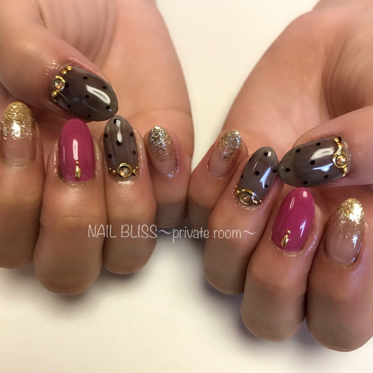 オールシーズン ハンド ドット ピンク ブラック Nail Bliss Private Room のネイルデザイン No ネイル ブック