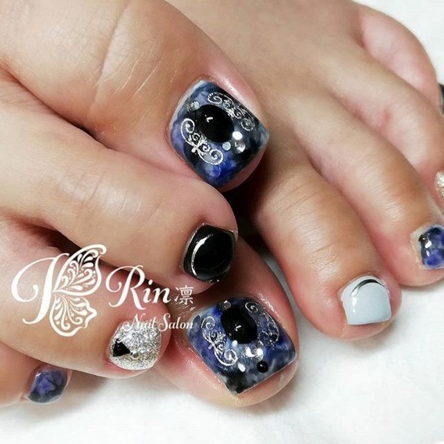 秋 冬 ライブ 女子会 フット Rin Nailのネイルデザイン No ネイルブック