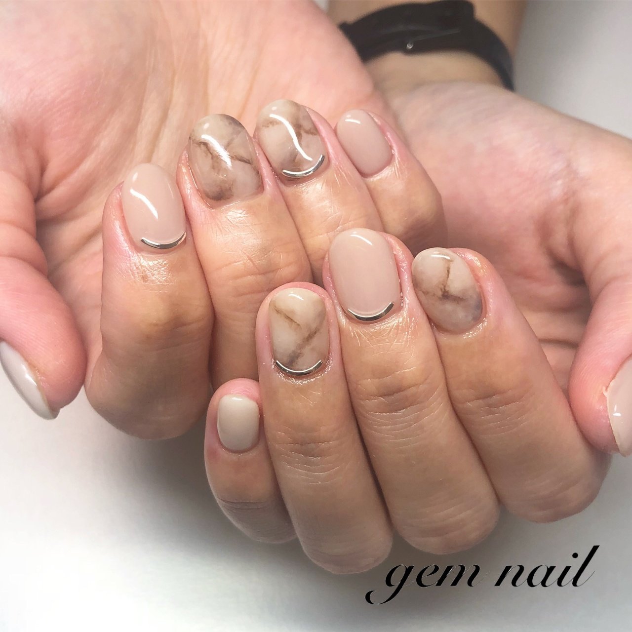 ワンカラー タイダイ 大理石 ニュアンス ベージュ Gem Nail24のネイルデザイン No ネイルブック