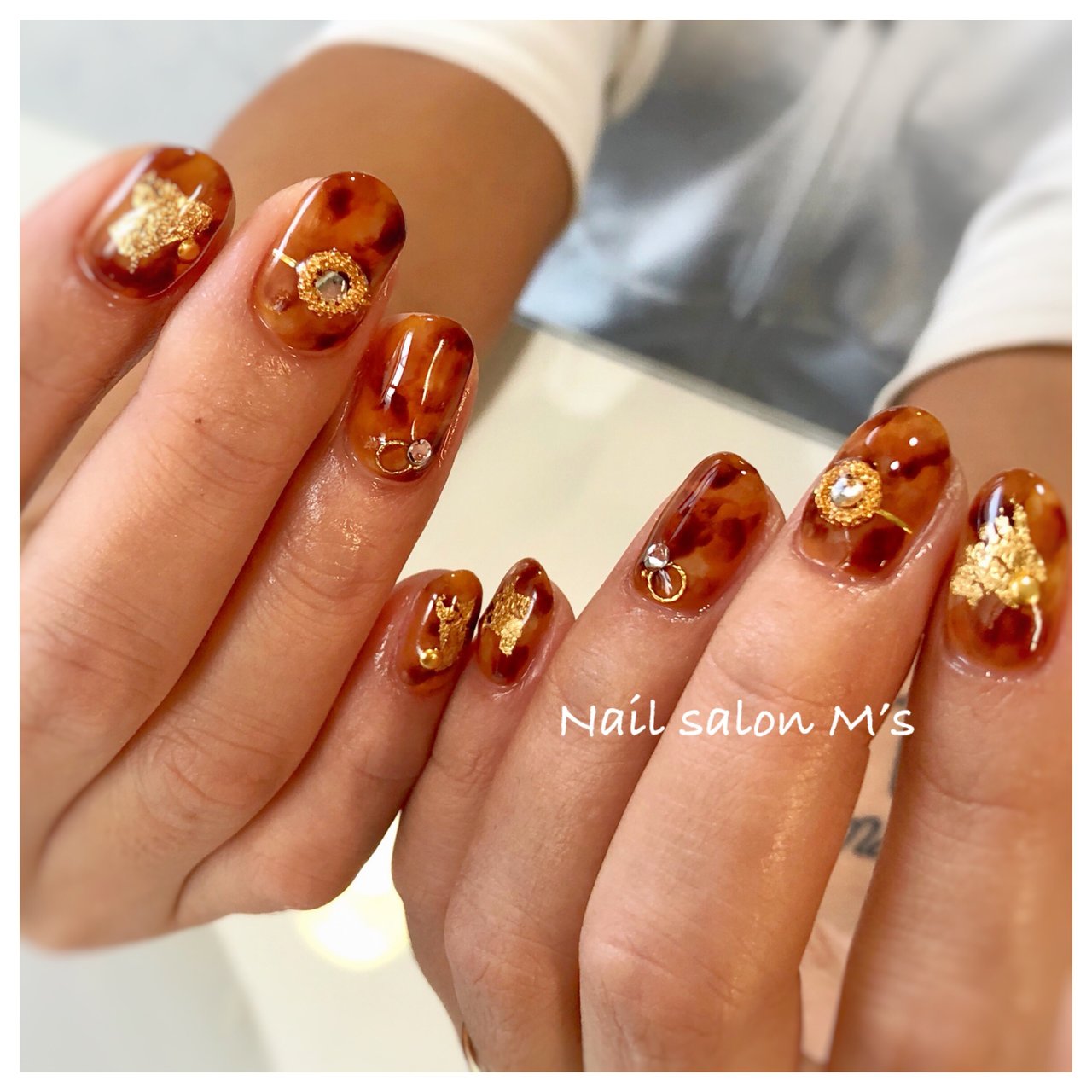 秋 冬 ハンド ビジュー タイダイ Ms Mamikoのネイルデザイン No ネイルブック