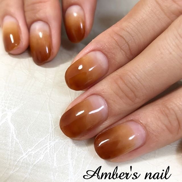 秋 冬 ハンド グラデーション ブラウン Amber S Nail アンバーズネイルのネイルデザイン No ネイルブック