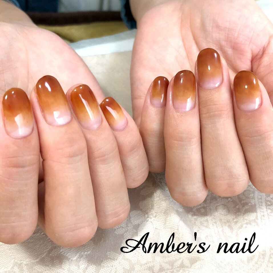 秋 冬 ハンド グラデーション ブラウン Amber S Nail アンバーズネイルのネイルデザイン No ネイルブック