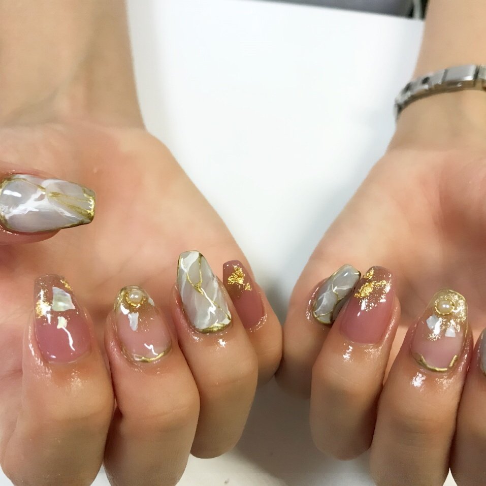 秋 冬 ラメ シェル 大理石 Nail Salon Kapaliliのネイルデザイン No ネイルブック