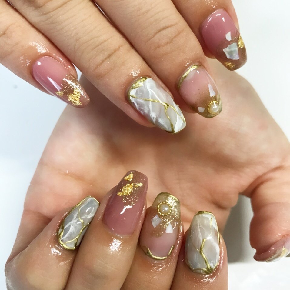 秋 冬 ラメ シェル 大理石 Nail Salon Kapaliliのネイルデザイン No ネイルブック