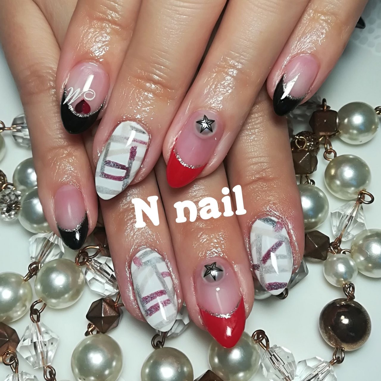 オールシーズン ライブ フレンチ イニシャル 痛ネイル N Nailのネイルデザイン No ネイルブック