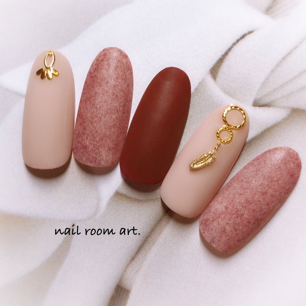 秋 冬 オフィス パーティー シンプル Nail Room Art のネイルデザイン No ネイルブック