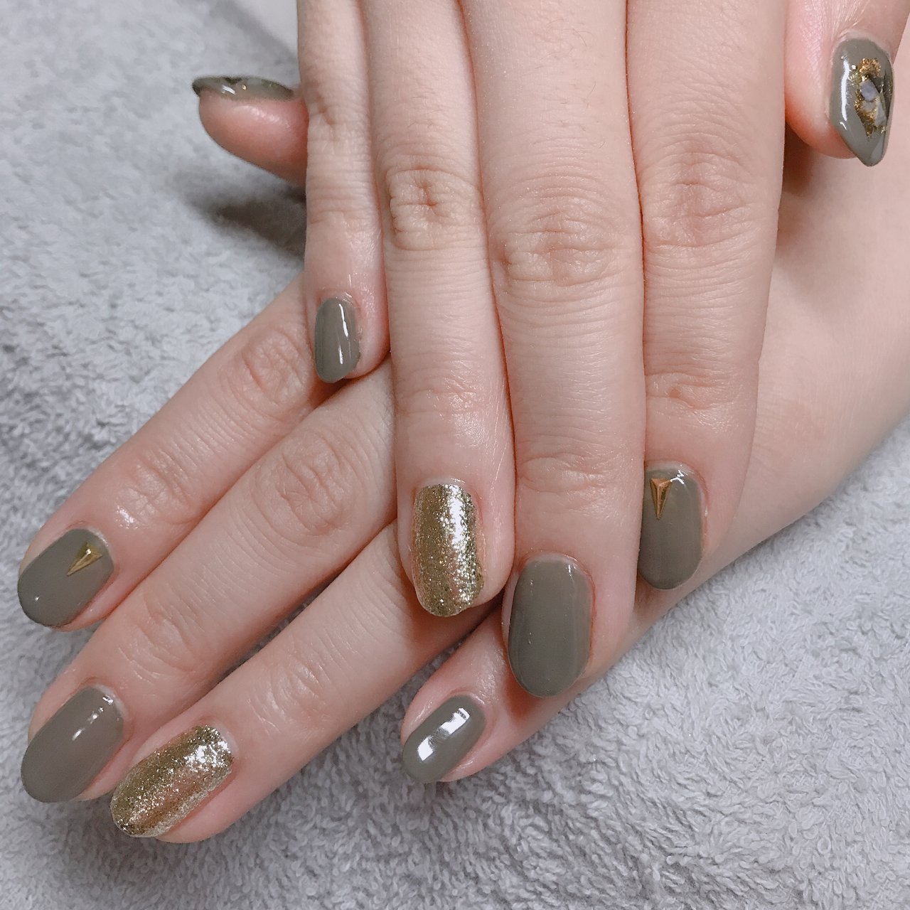 秋 冬 グリーン ゴールド スモーキー Simple Nail 鈴のネイルデザイン No 3614679 ネイルブック