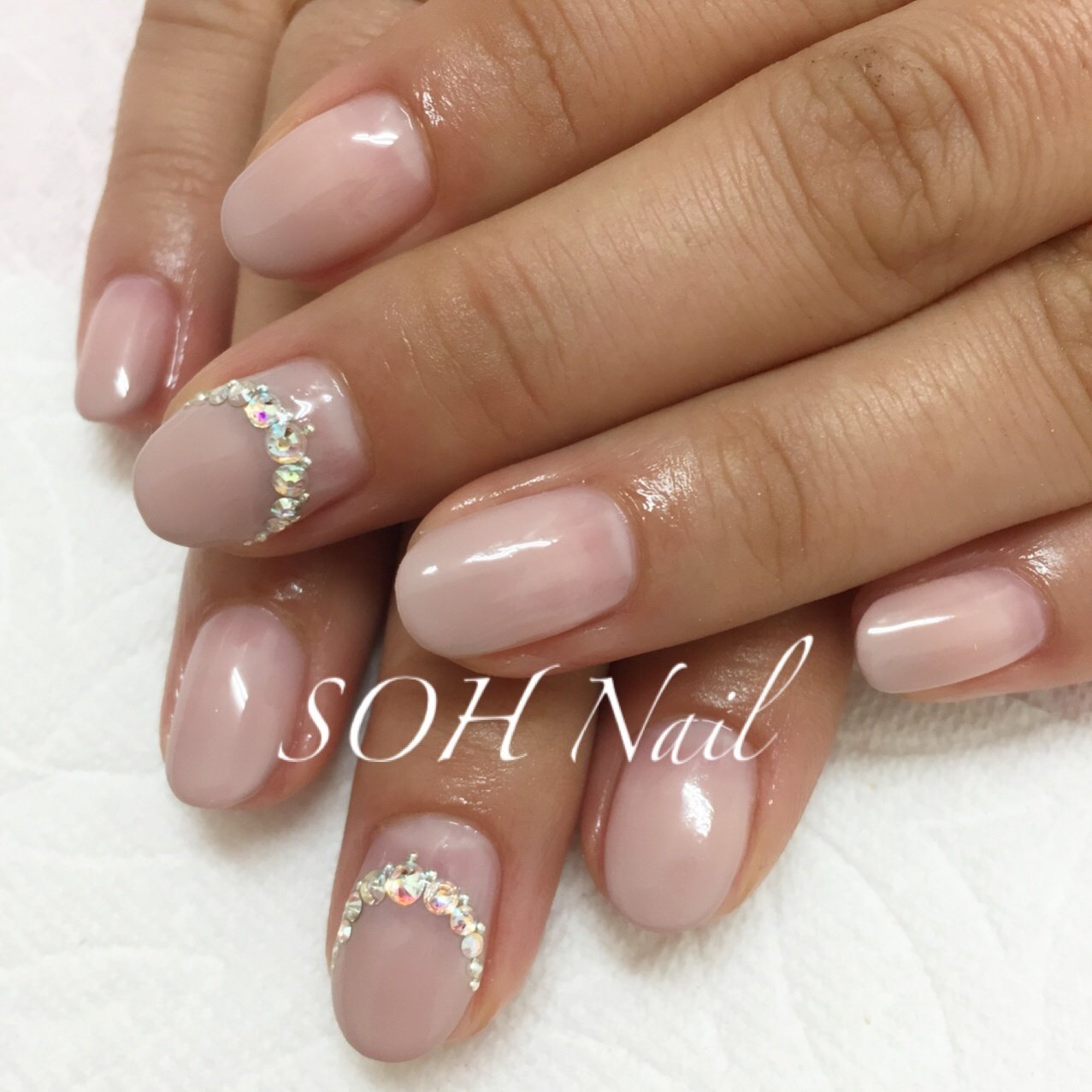 オールシーズン ハンド シンプル グラデーション ビジュー Ora Nail 旧soh Nail のネイルデザイン No ネイル ブック