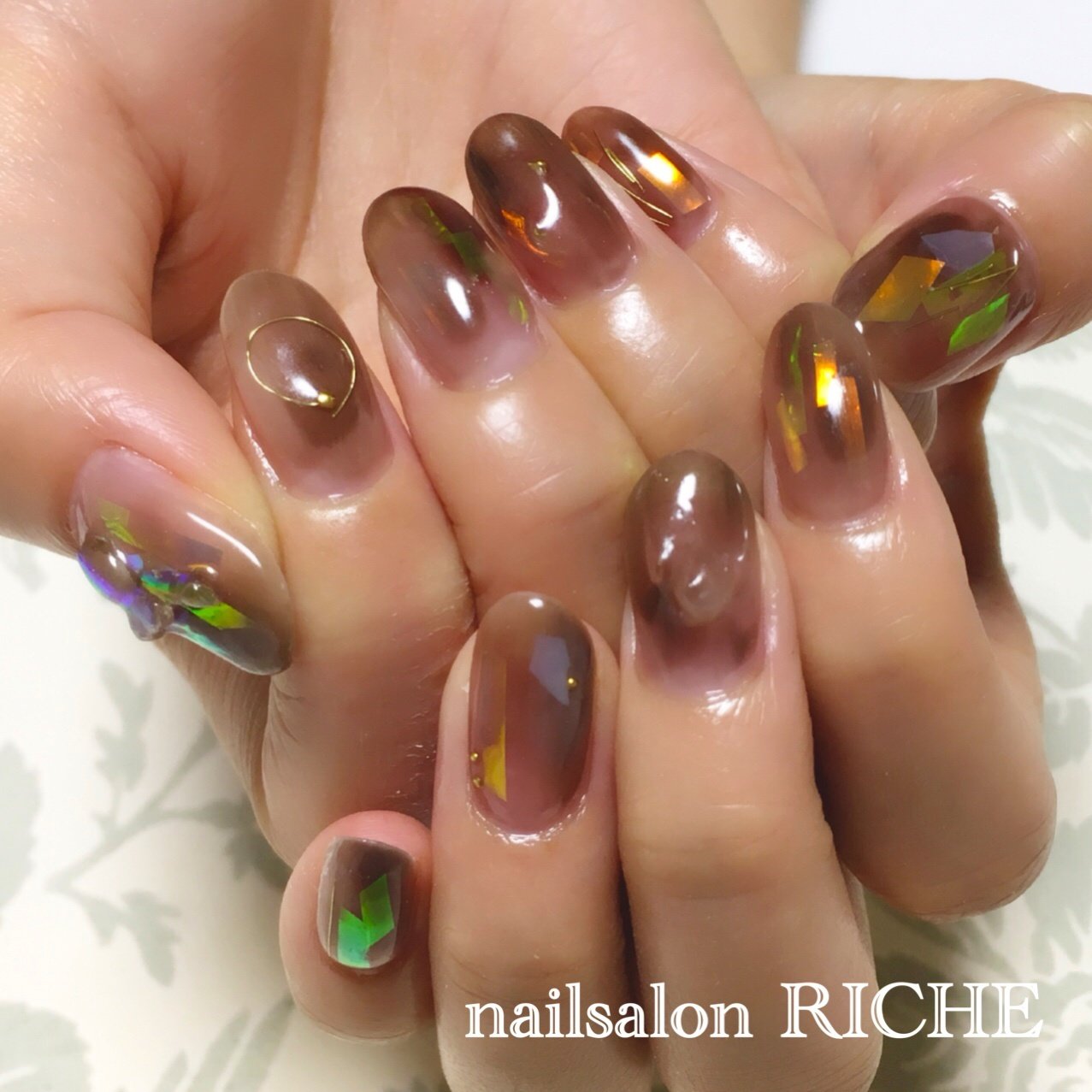 秋 冬 パーティー ハンド ホログラム Nailsalon Richeのネイルデザイン No ネイルブック