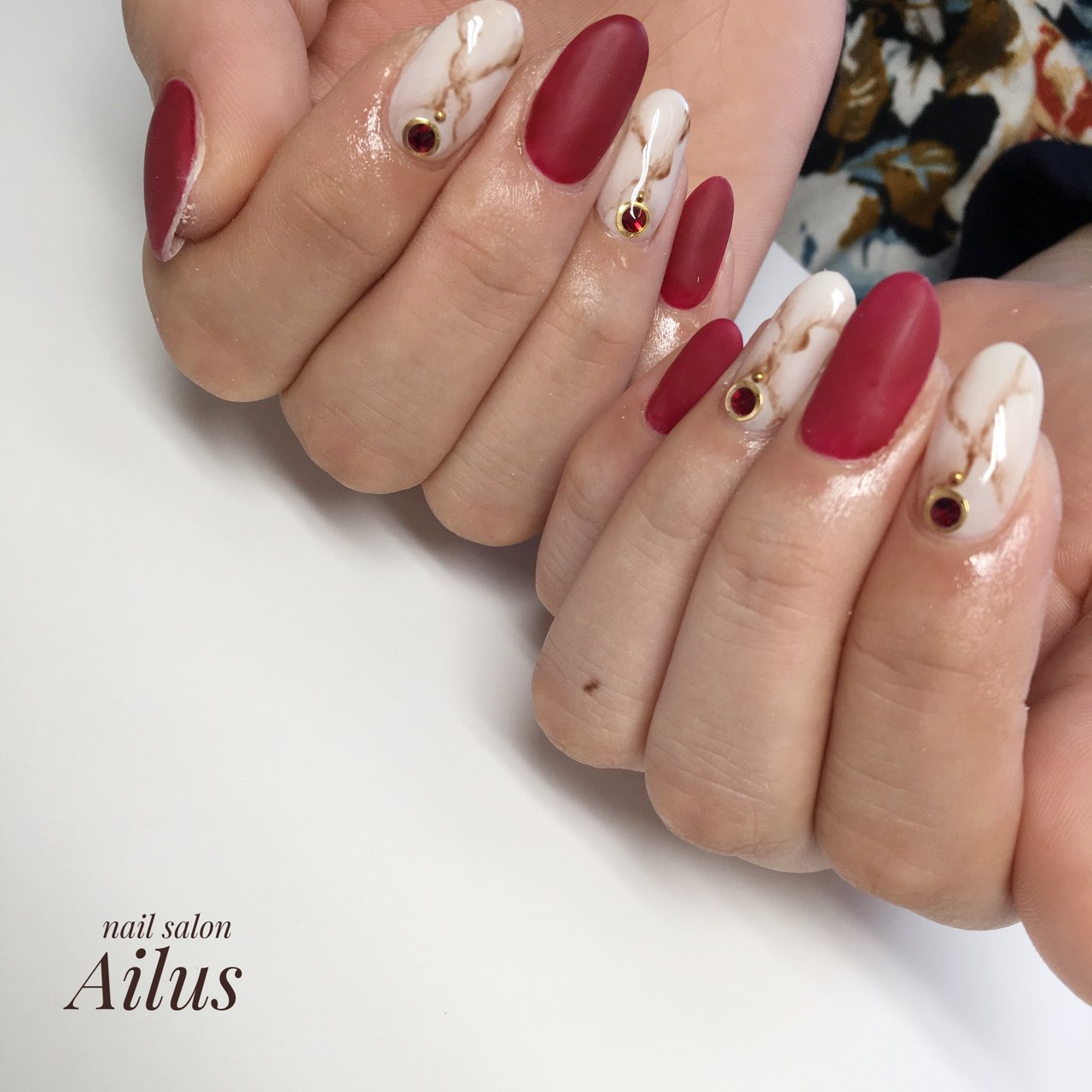 秋 冬 ハンド ワンカラー 大理石 Nail Salon Ailusのネイルデザイン No ネイルブック