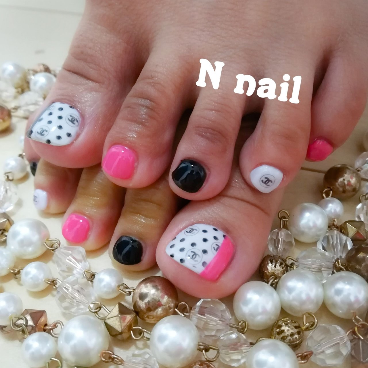 オールシーズン フット ドット ブランド柄 ホワイト N Nailのネイルデザイン No ネイルブック