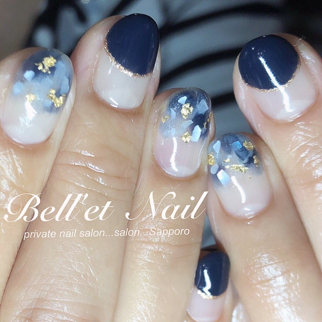 秋 冬 変形フレンチ シェル ネイビー Bell Et Nail ネイリストayakoのネイルデザイン No ネイルブック